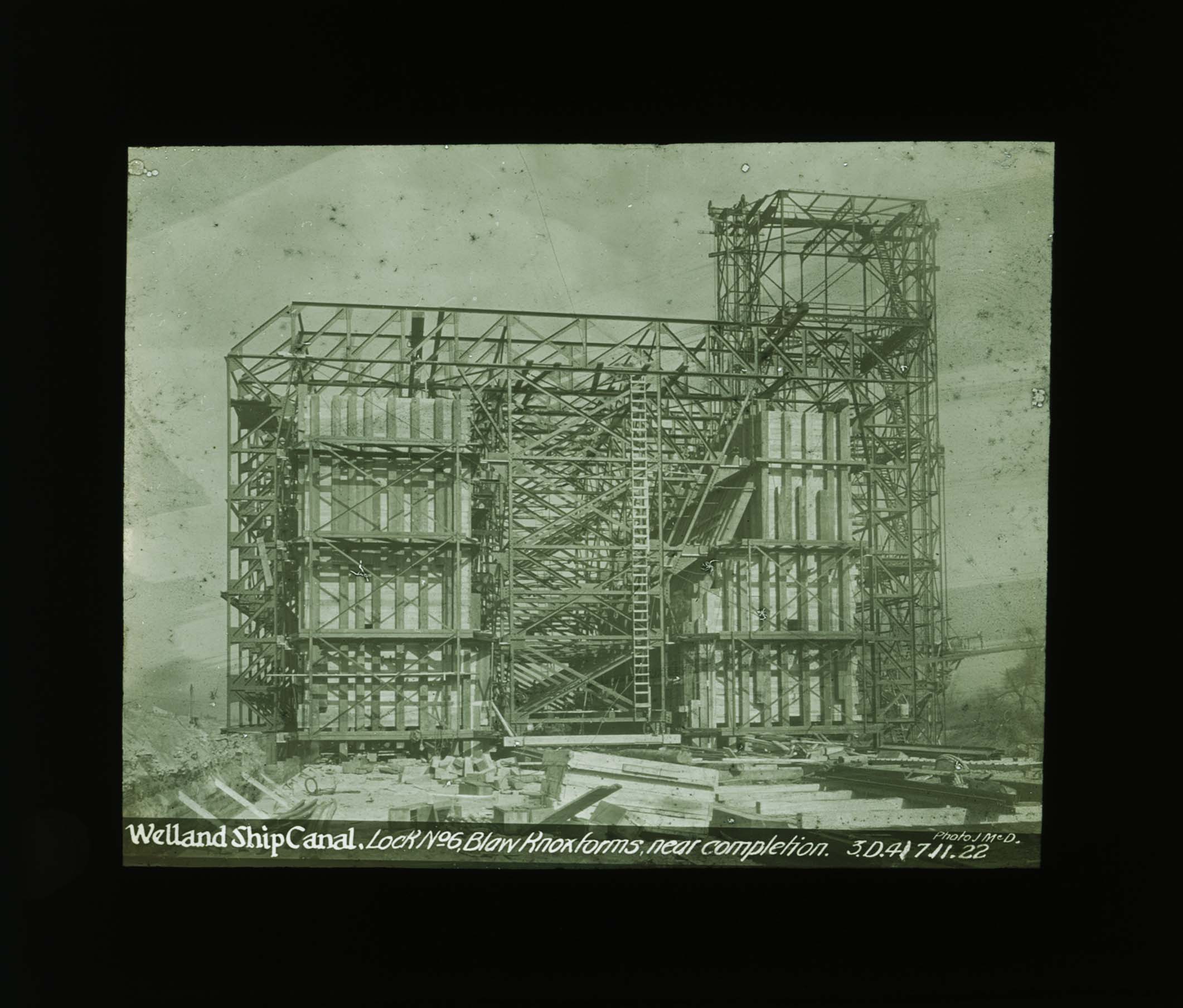 Lock no.6 Blaw-Knox forms near completion