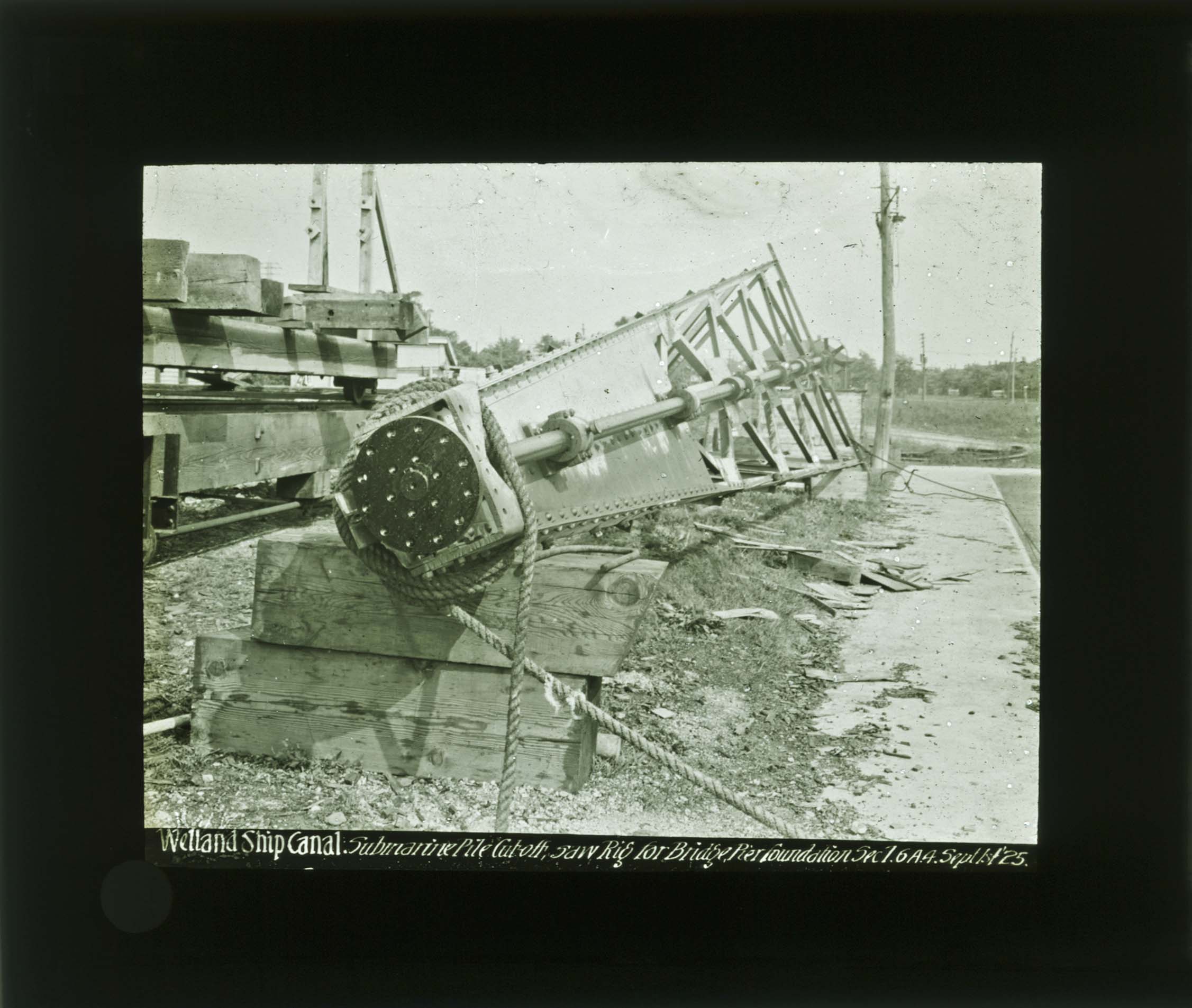 Submarine pile cut-off saw rig for bridge pier foundation sec. 1