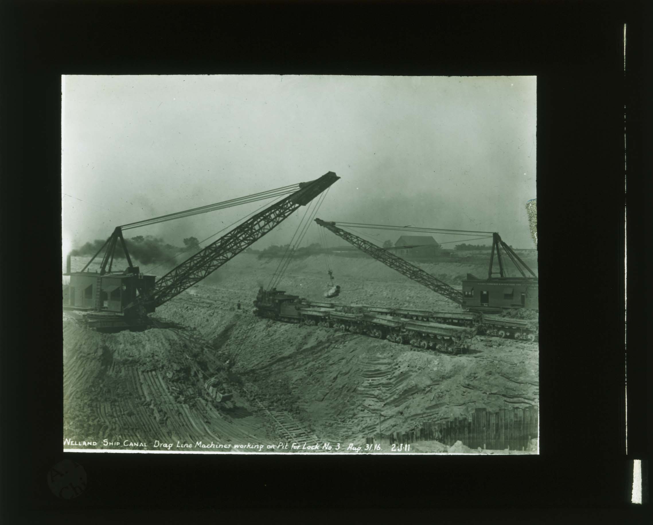 Dragline machines working on pit for Lock no.3