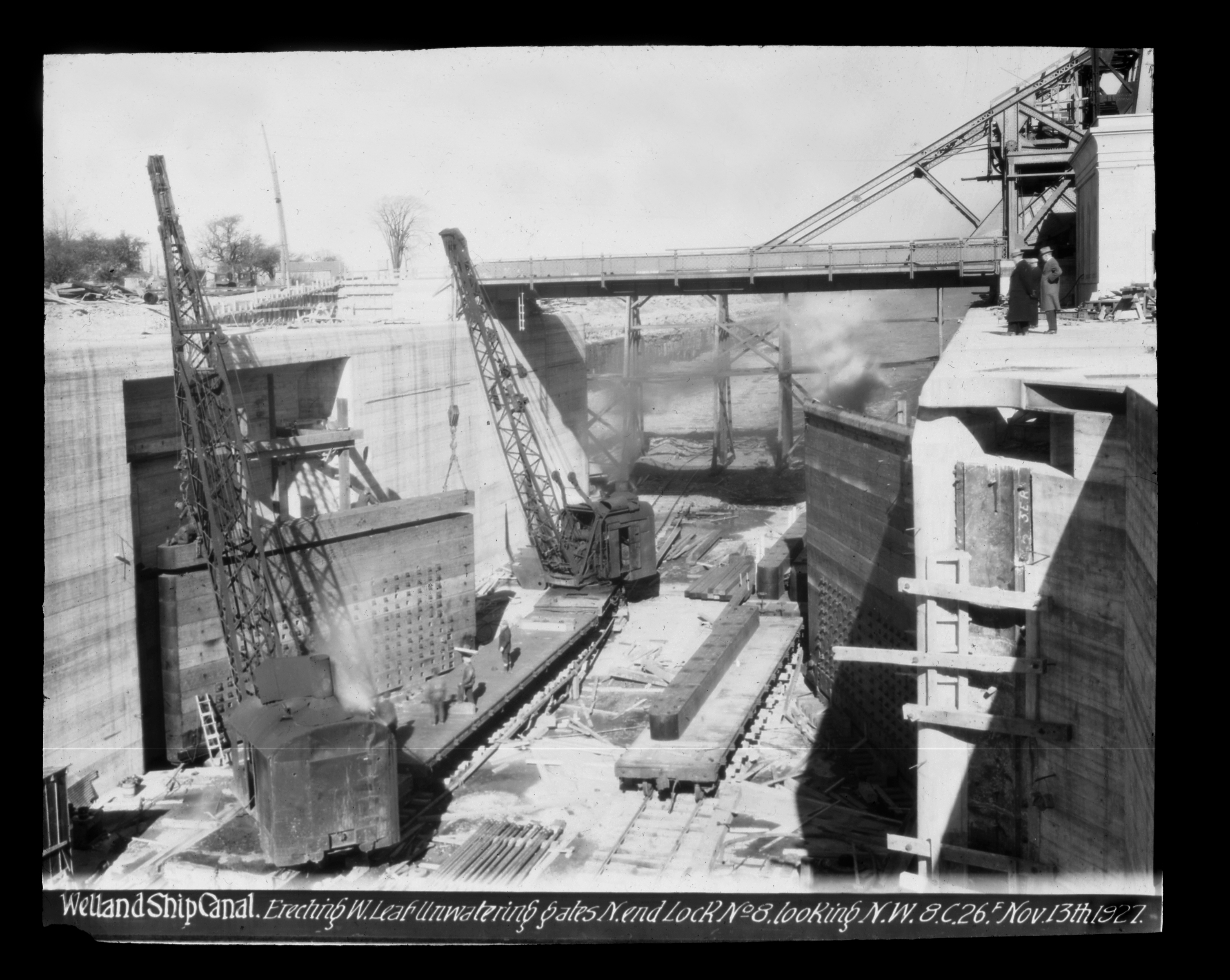 Erecting W. Leaf Unwatering Gates N. end Lock no. 8 looking N.W.